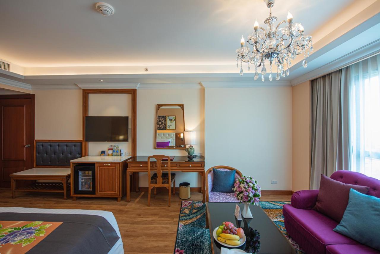 The Empress Premier Chiang Mai - Sha Extra Plus Exterior foto A suite at the hotel